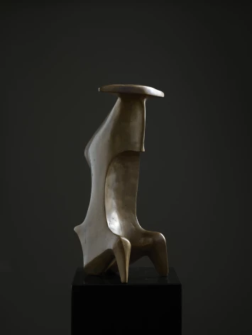 Viktor Román 36 x 18 x 18 cm