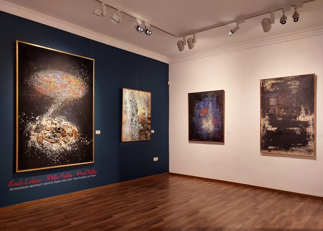 Enteriőr fotó a Lahner Emil - Földes Péter - Kallos Pál kiállításról
